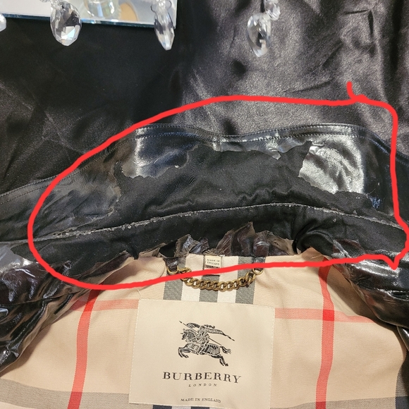 Burberry Prorsum Black Vinyl Patent Trench Coat with Gold Buttons. Size US 2 - Picture 15 of 16